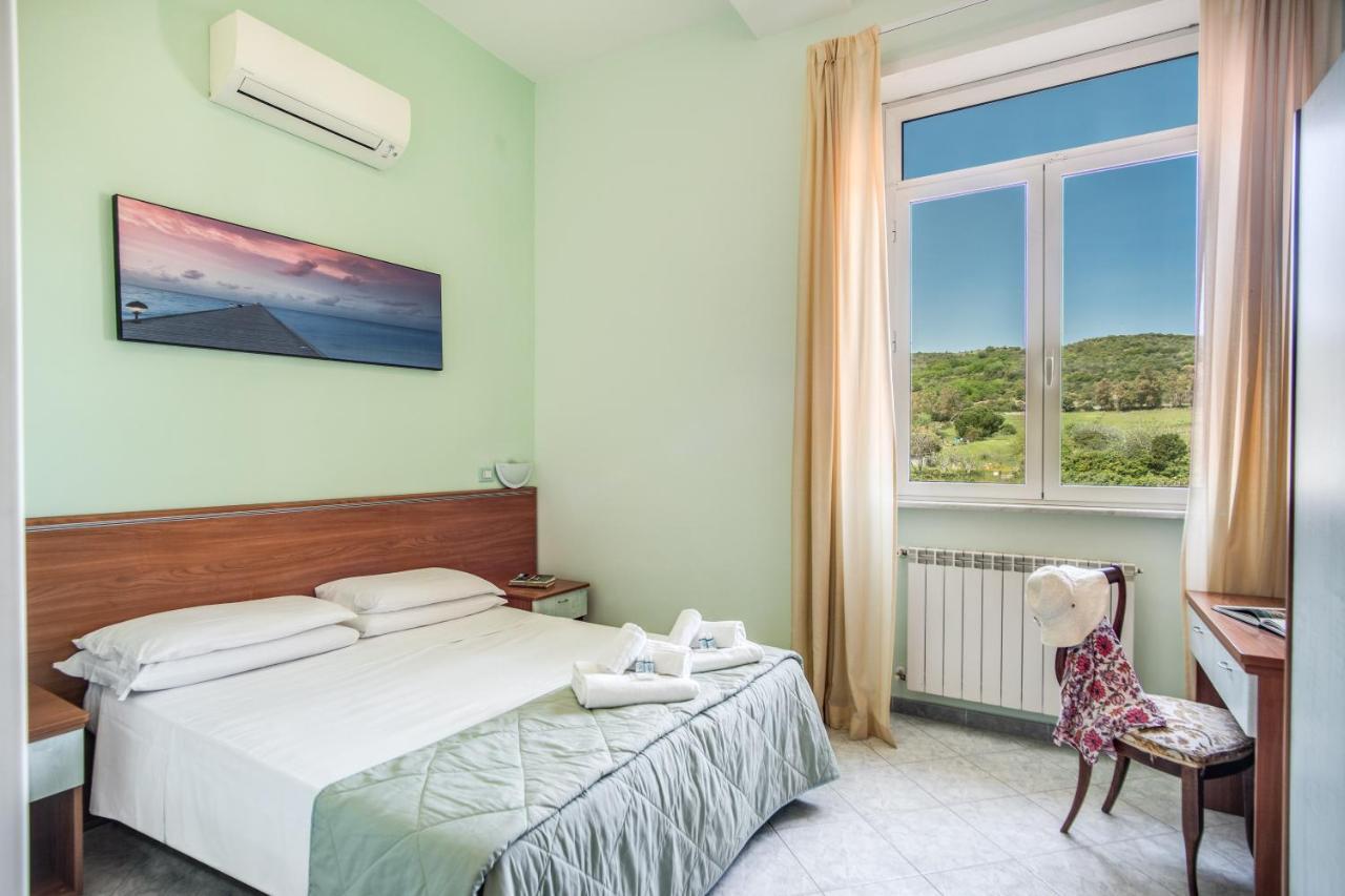 Villa Mg Hotel Santa Marinella Bagian luar foto