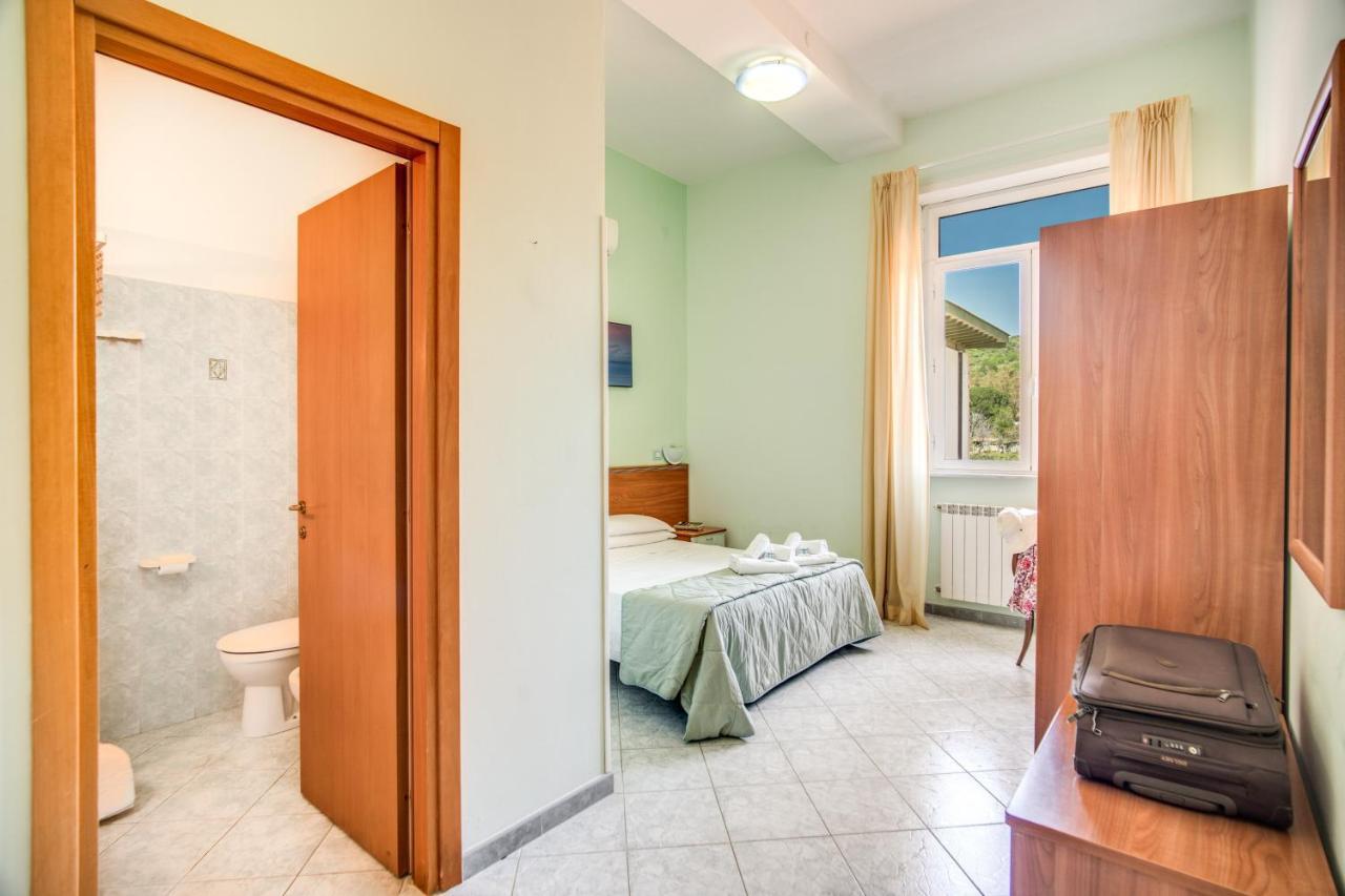 Villa Mg Hotel Santa Marinella Bagian luar foto
