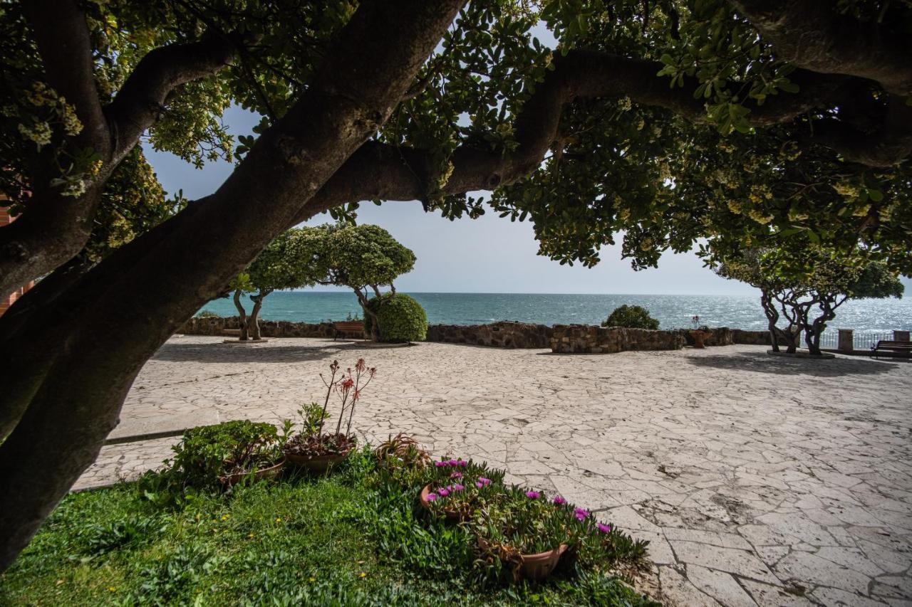 Villa Mg Hotel Santa Marinella Bagian luar foto