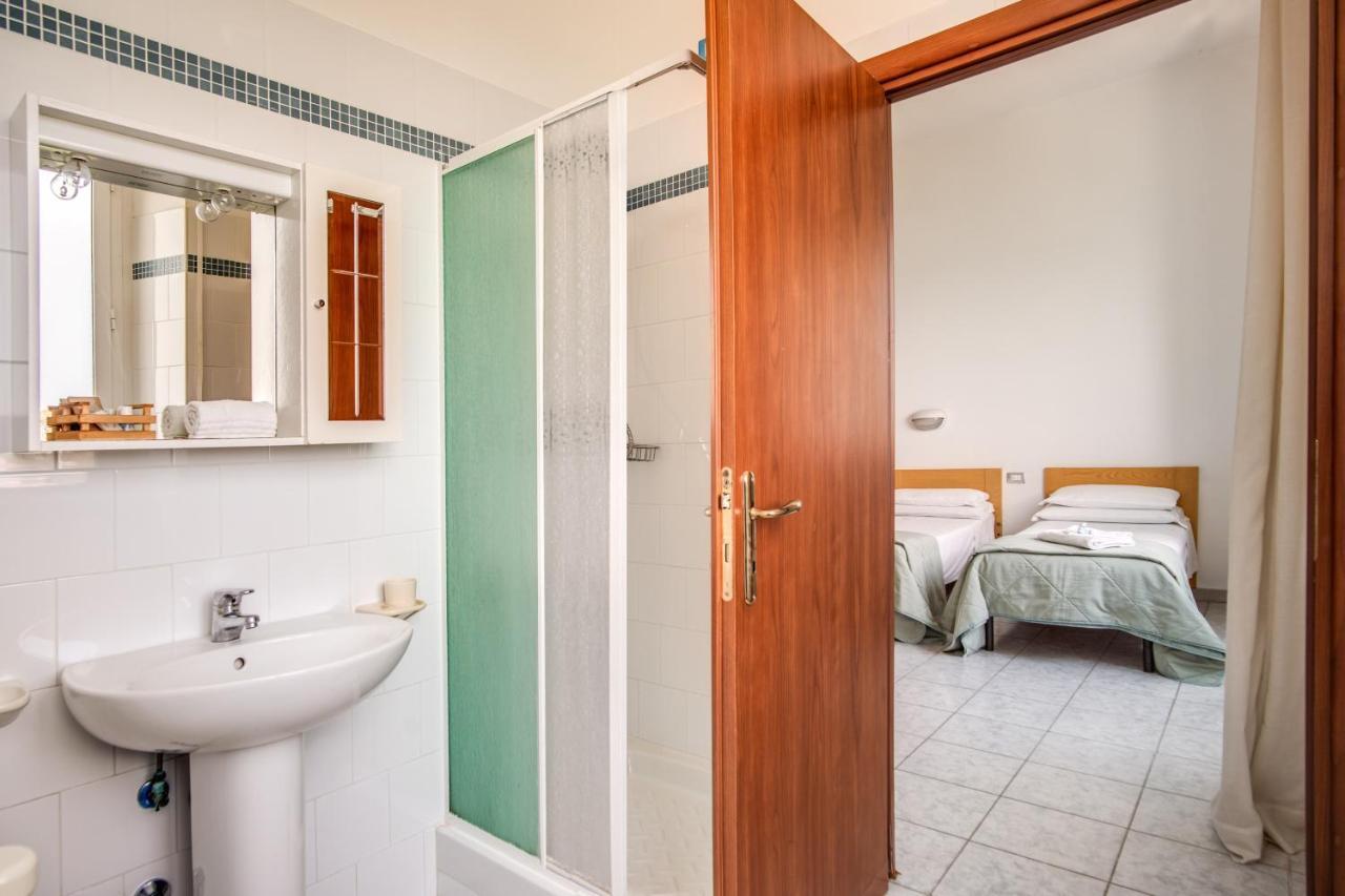 Villa Mg Hotel Santa Marinella Bagian luar foto