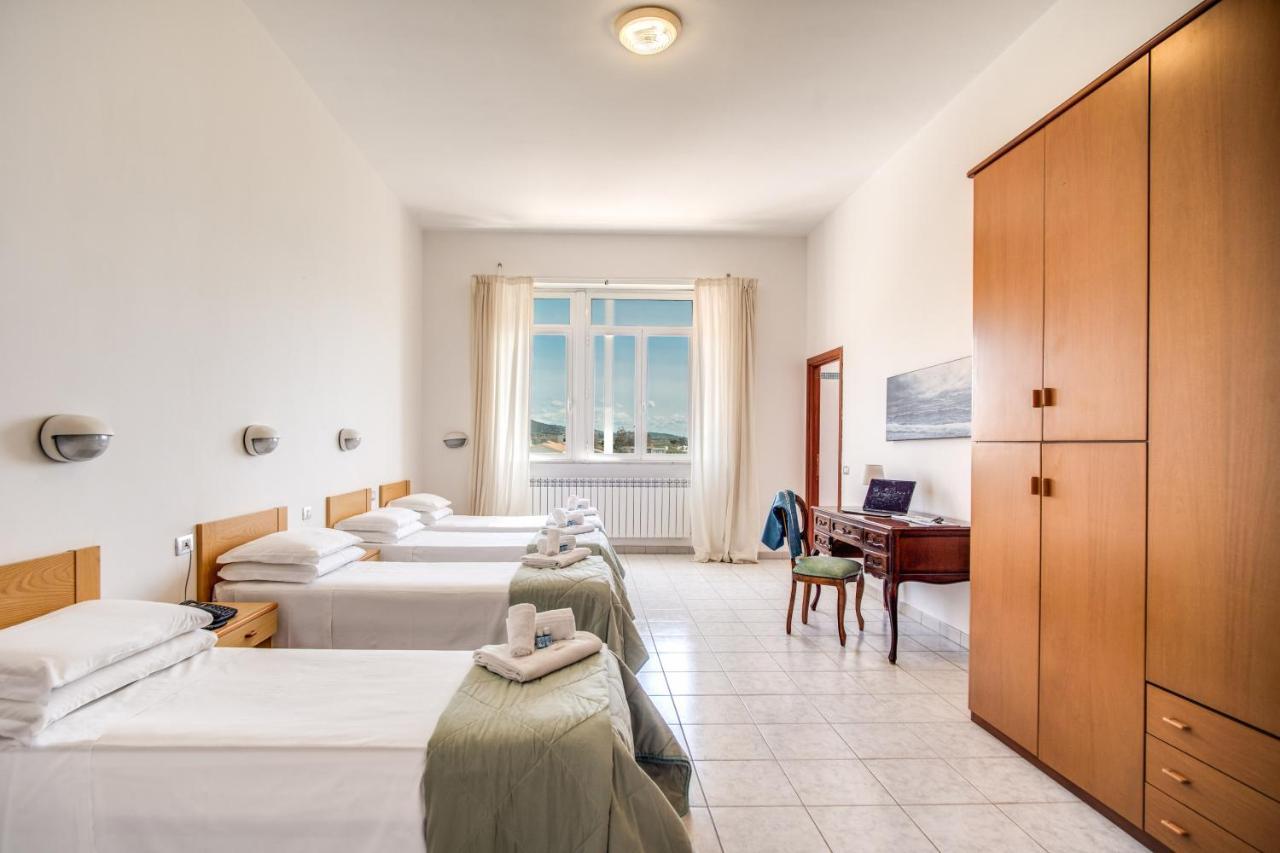 Villa Mg Hotel Santa Marinella Bagian luar foto