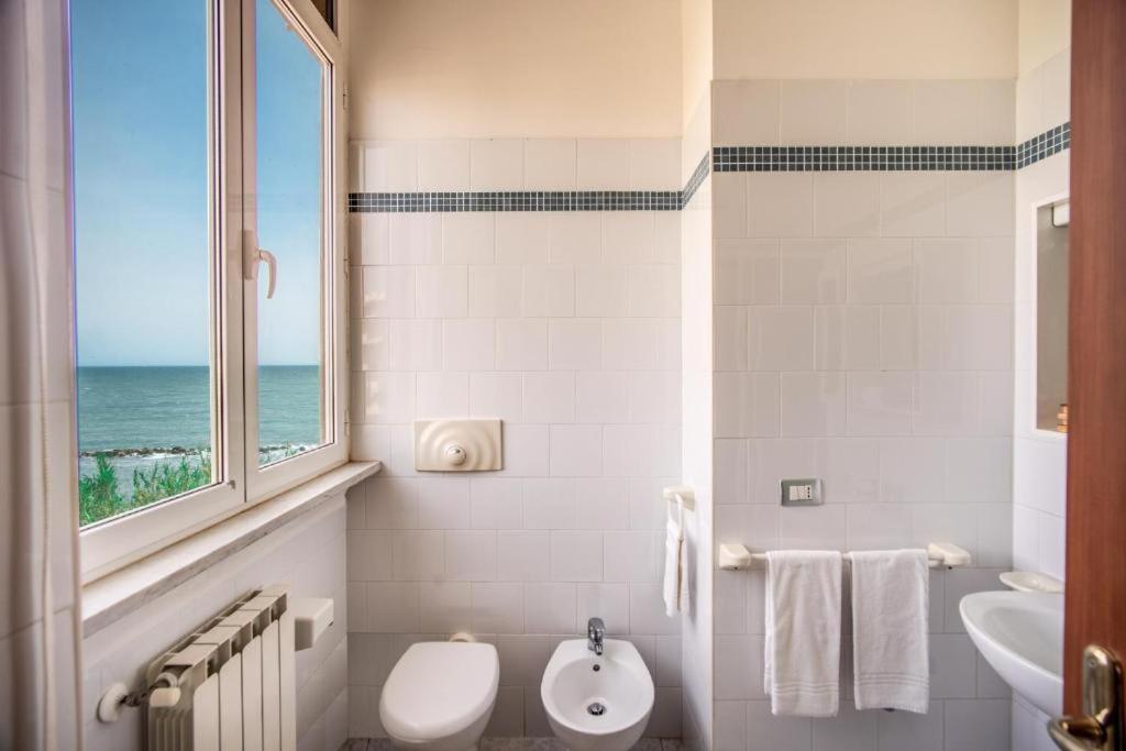 Villa Mg Hotel Santa Marinella Bagian luar foto