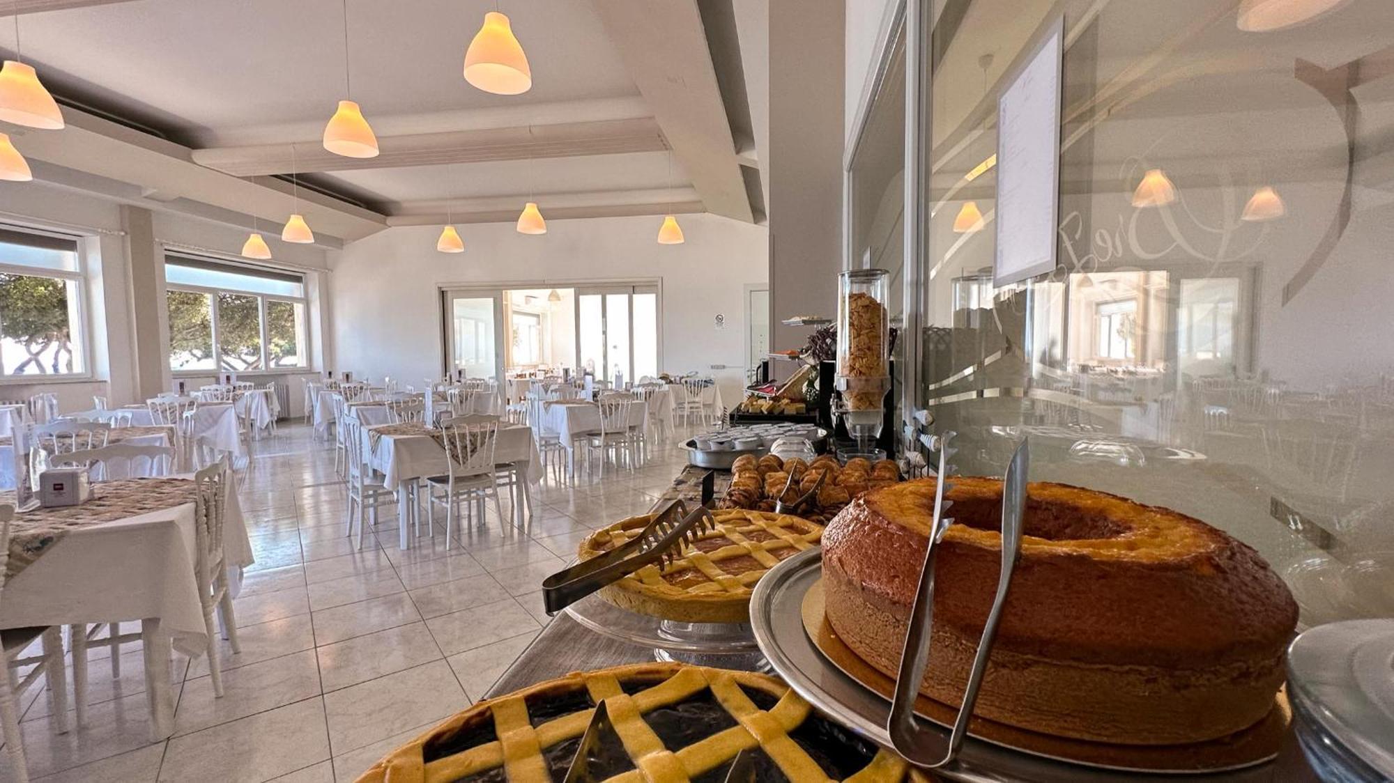 Villa Mg Hotel Santa Marinella Bagian luar foto